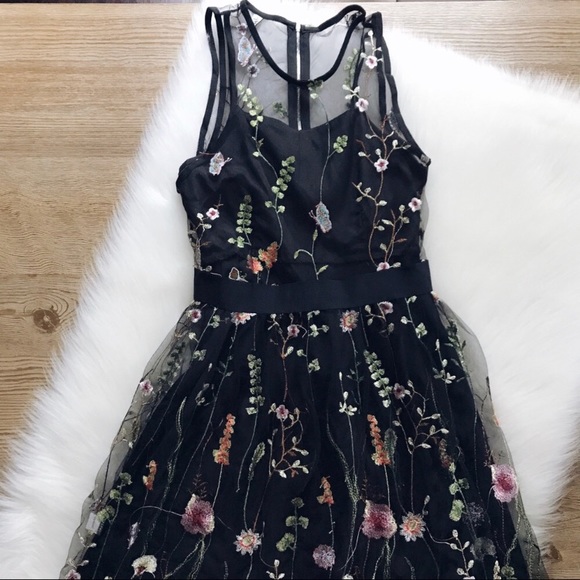 BOUTIQUE Black Floral Embroidered Dress - Picture 4 of 5